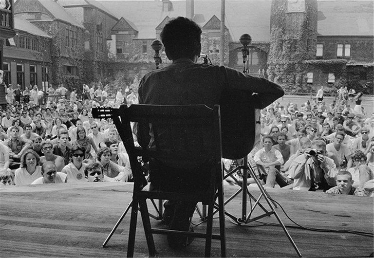 dylan newport 1963 bob dylan on stage